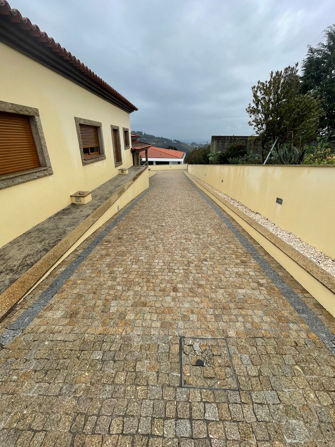 Limpeza de Pavimentos - Serviço profissional de limpeza de exteriores ÁREALIMPA em Portugal